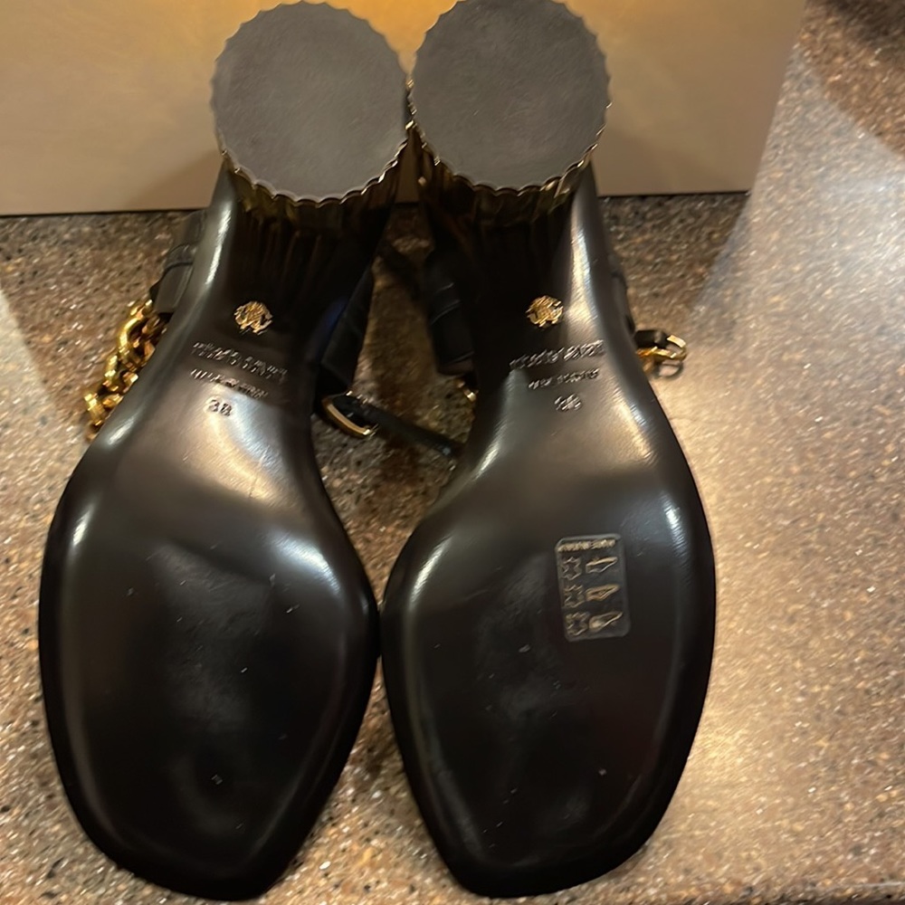 ROBERTO CAVALLI BLACK AND GOLD CHAIN SANDALS SIZE 38 - Picture 5 of 9